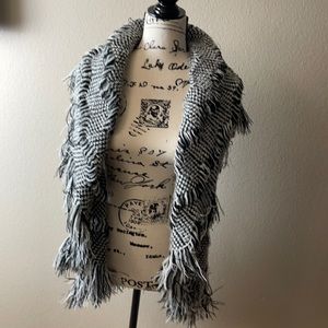 Sioni Studio black & white fringe waterfall vest Sioni Studio black / white